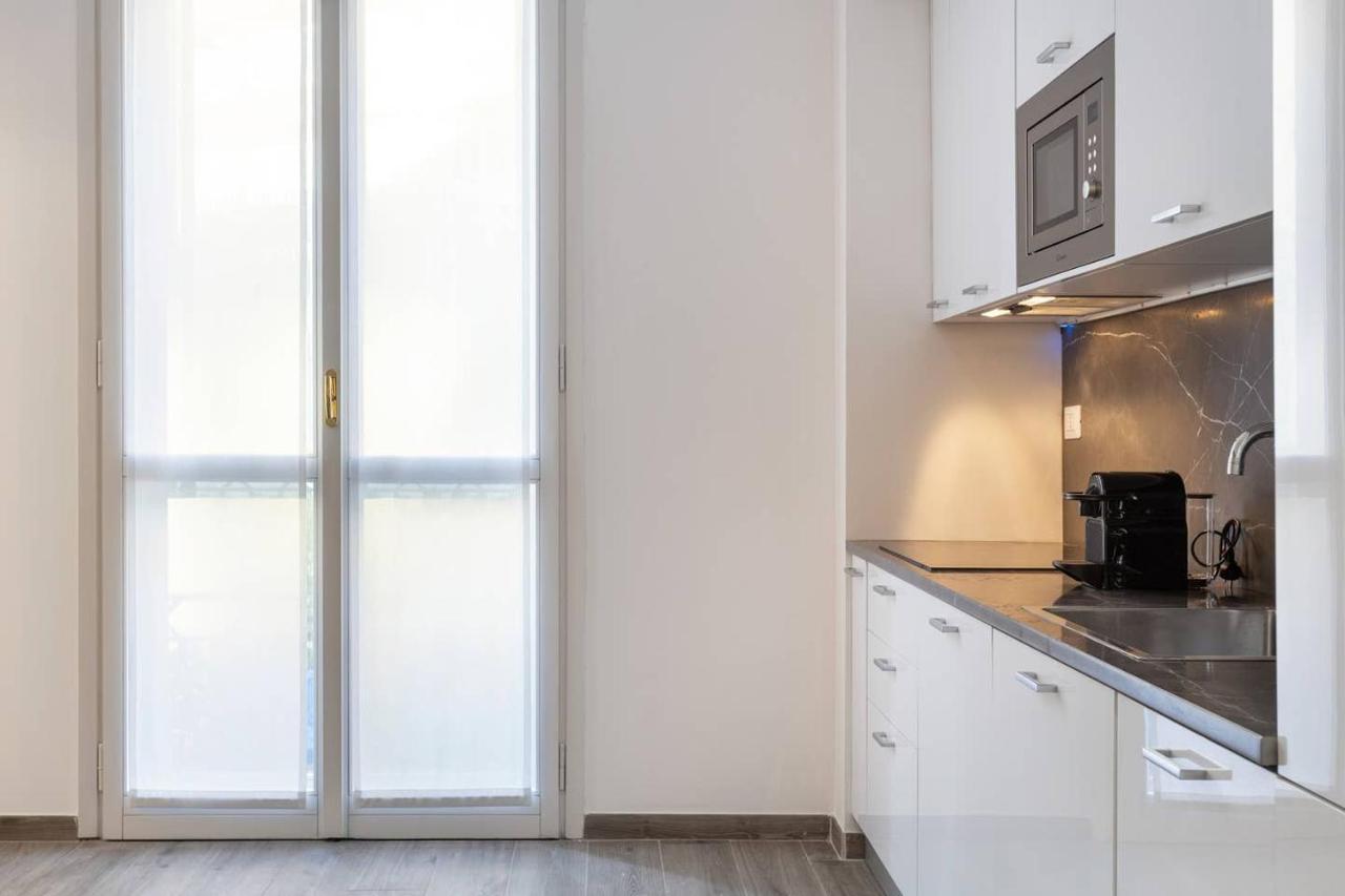Modern And New Flat In Duomo Area Milán